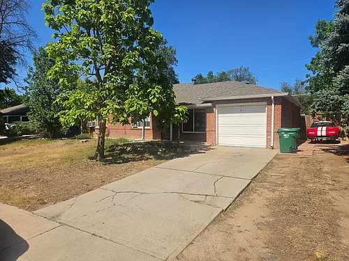 880 Racine St Photo 1