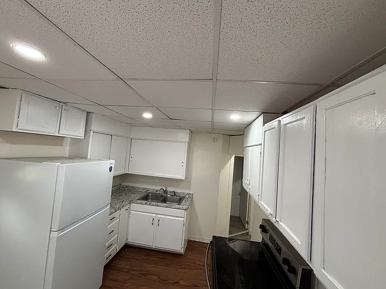 100-106 E Bennett St #6 — Photo 9