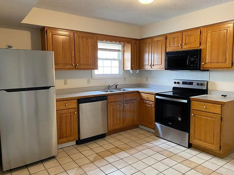 28 N Cedar Lake Dr W — Photo 8