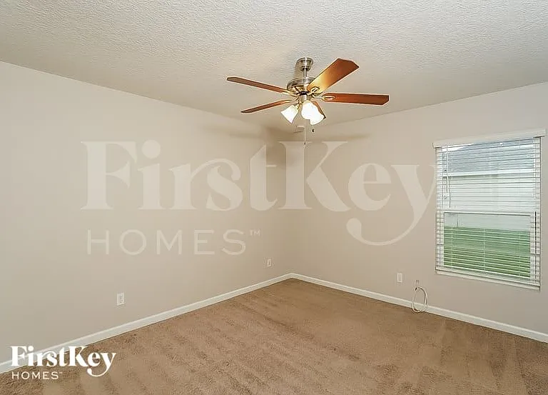 1881 SW Millikin Ave — Photo 11