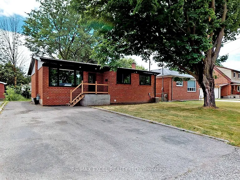 91 Rockport Cres — Photo 1