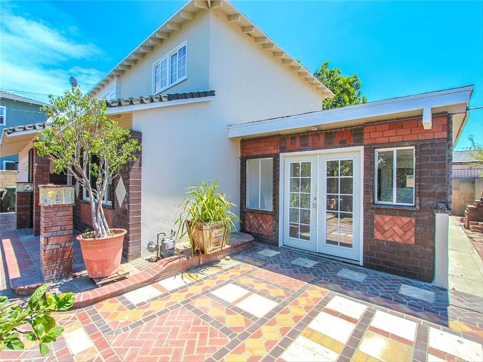 1st image of 3856 W 105th St