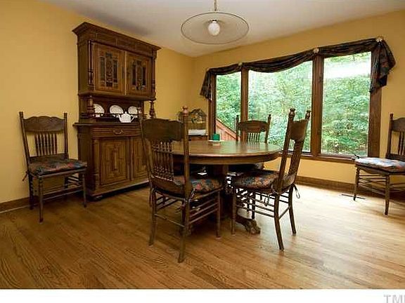 3rd image of 105 Basswood Ct
