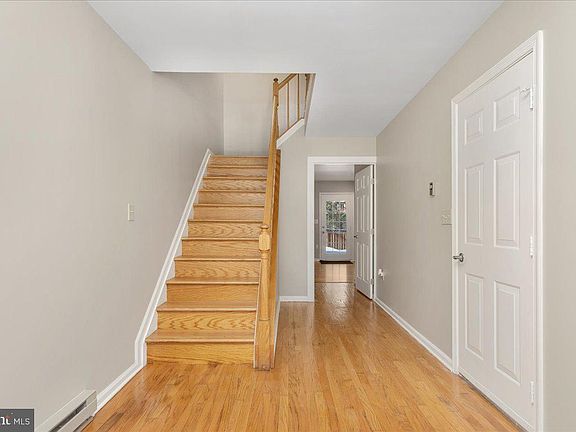 5th image of 1031 Lindsay Ln