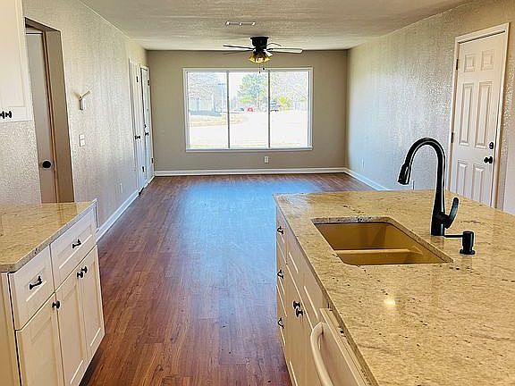 Front room/Kitchen