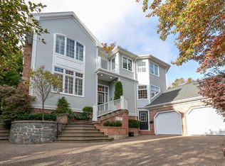 6207 Regina Ter, Halifax, NS B3H 1N4