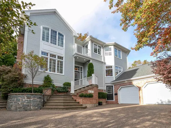 6207 Regina Ter, Halifax, NS B3H 1N4