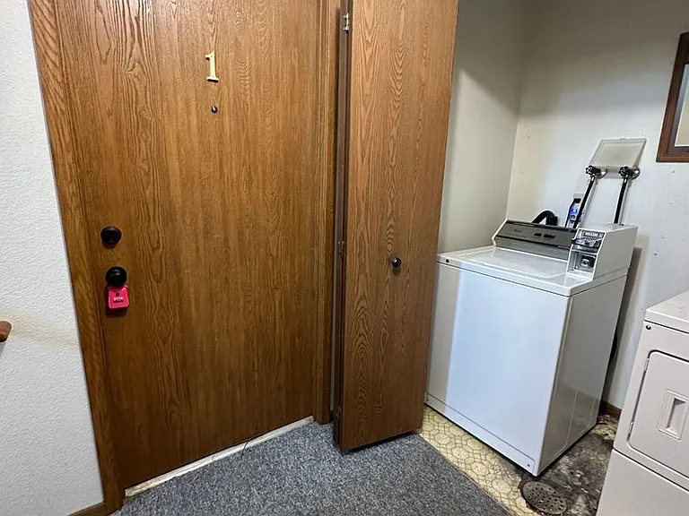 2 Bedroom 1 Bathroom Apartments — Photo 20