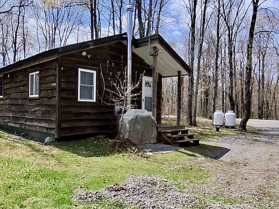 3rd image of 168 Carpenter Rd