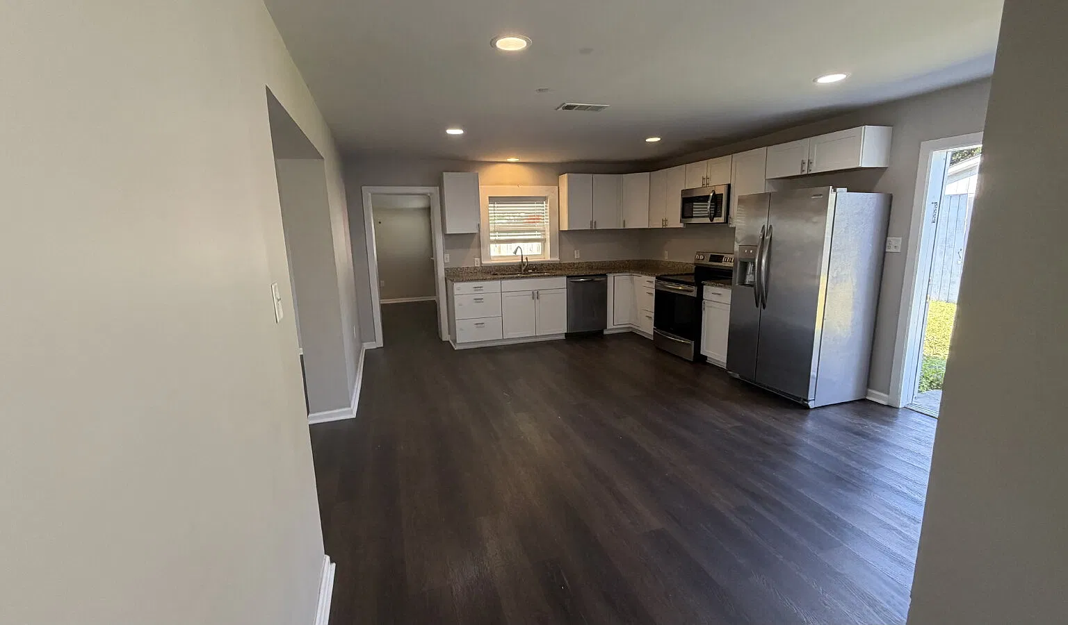 4 bed, 2.0 bath, 1816 sqft, $2,050 — Photo 3