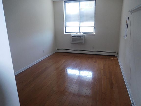 5th image of 36-41 Union St #3C