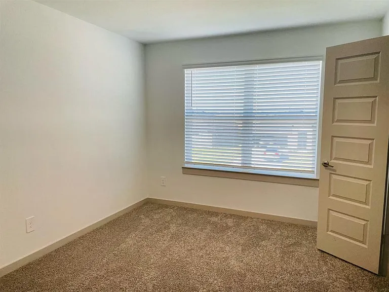 28935 Yukon River Ct — Photo 9