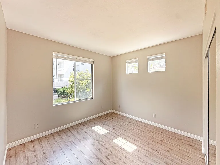 5423 Renaissance Ave — Photo 14