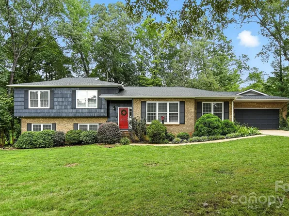 4035 Wandering Ln NE, Hickory, NC 28601