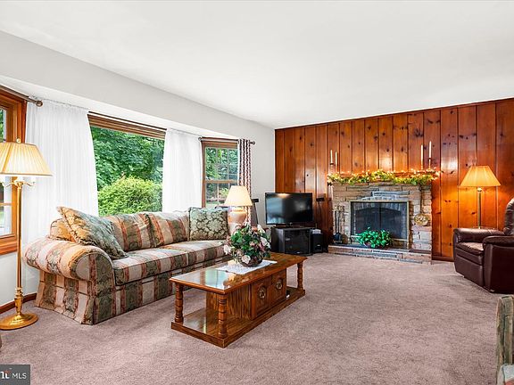 4th image of 11 Meadowbrook Rd
