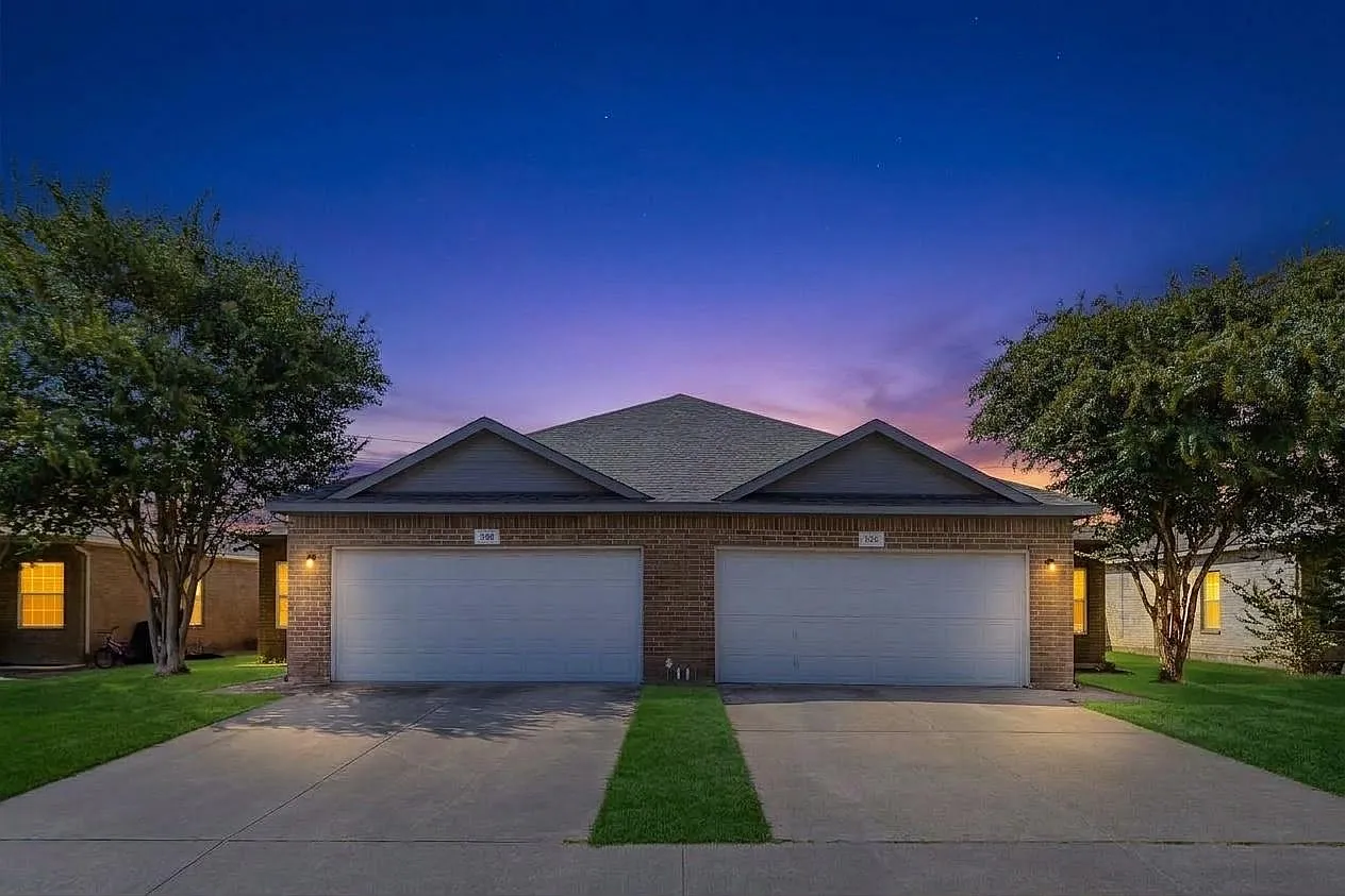 3 bed, 1140 sqft, $1,995 — Photo 1