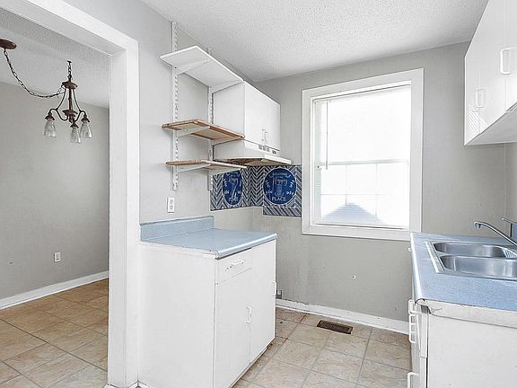 4th image of 805 N Buckoak St