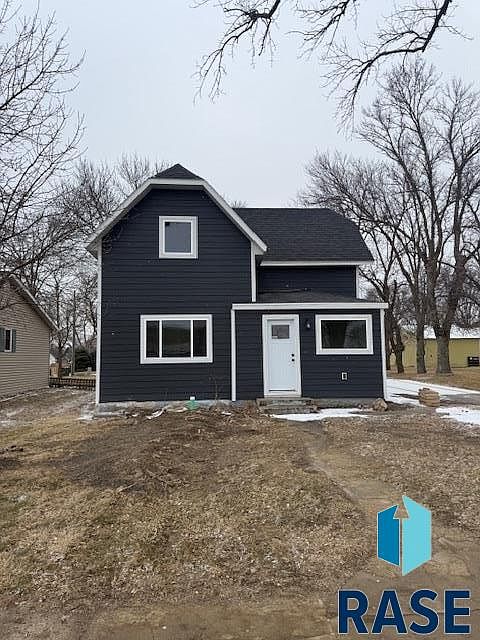 1st image of 310 S 3rd St Street