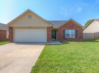 290 W Fairlane Dr, Sapulpa, OK 74066