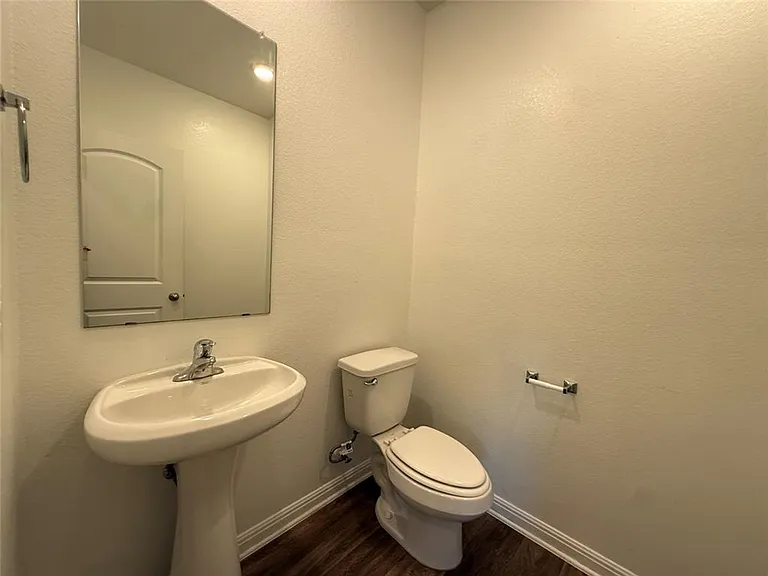 140 Maywood Ln — Photo 8