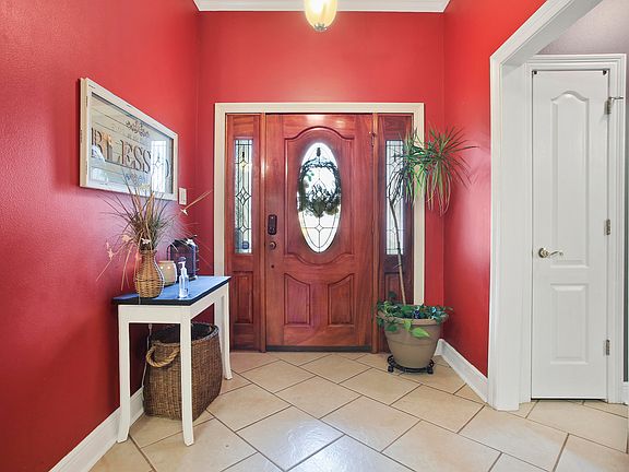 3rd image of 12461 Lakeview Ct N
