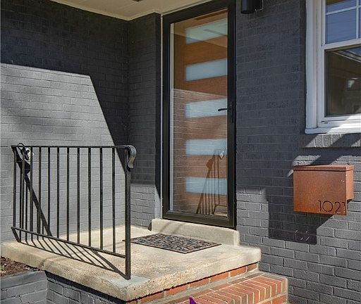 2nd image of 1021 W 48th St