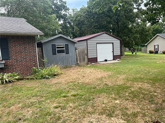 3rd image of 22784 Lake Forest Ct