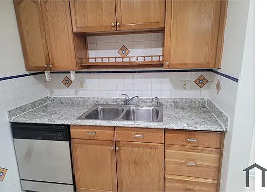 9075 N Laurel Rd #I — Photo 10
