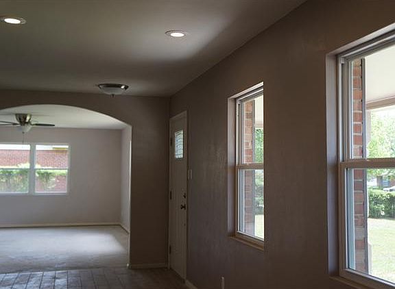 3rd image of 1023 Circle Dr