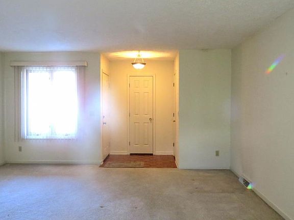 5th image of 178 Woodcrest Ln
