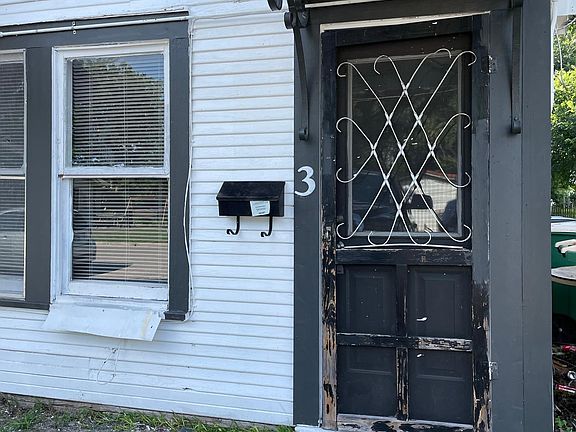 2nd image of 605 N Cleveland St #3