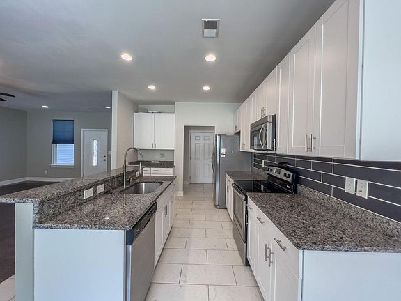 4th image of 209 Jasmine Dr