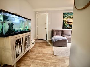 327 10th St SE APT 1, Washington, DC 20003