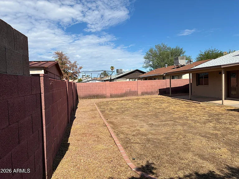 602 W Wickieup Ln — Photo 36