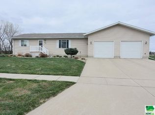 328 N Crawford Rd, Vermillion, SD 57069