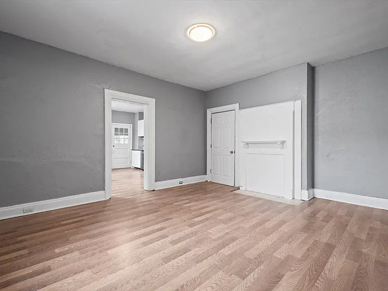 375-1 1/2 Main St — Photo 7