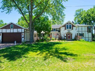 905 1/2 1st St, Camanche, IA 52730