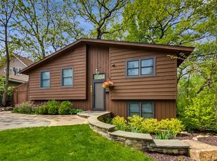 952 NW Holcomb Dr, Mundelein, IL 60060