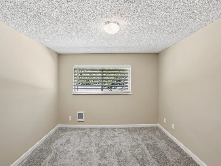 Cornell Manor Apartments — Photo 31