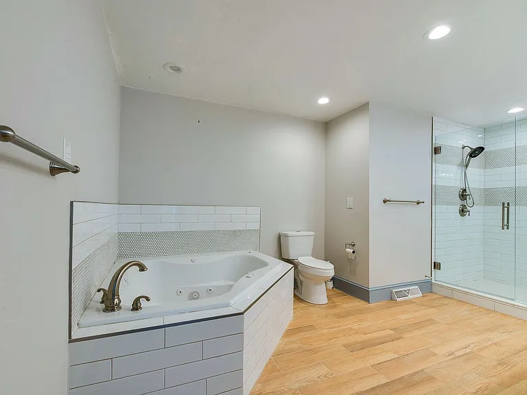 3921 Sheffield Dr — Photo 29