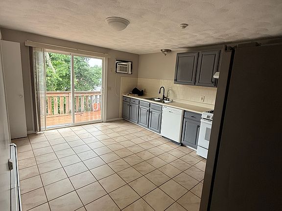 3rd image of 15 Burns St #2