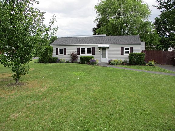 3rd image of 2 Birch Dr