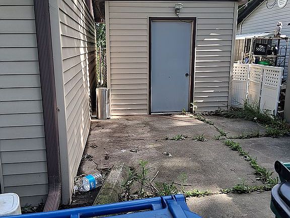 3rd image of 456 W Auburn Ln