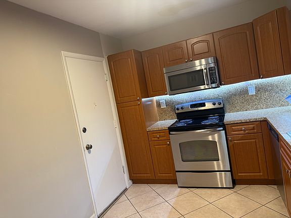4th image of 9500 W Bay Harbor Dr APT 3G