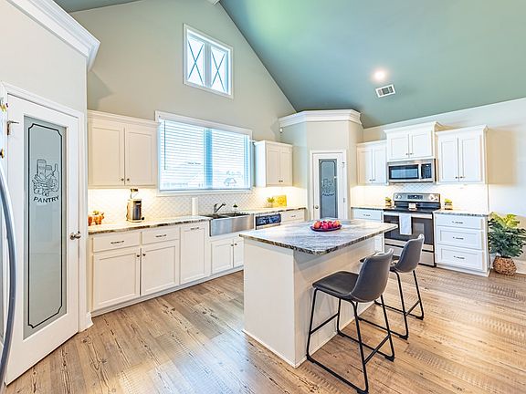 5th image of 3435 Burkardt Dr