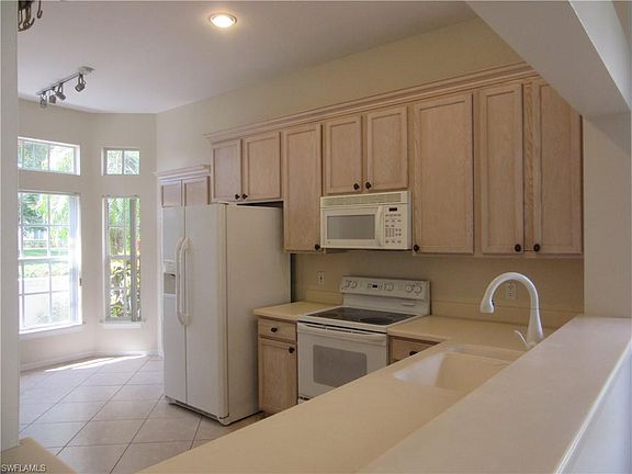 3rd image of 12780 Devonshire Lakes Cir
