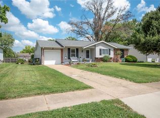 1676 Somerset Shire Dr, Florissant, MO 63031