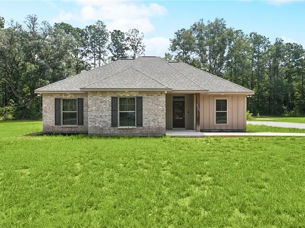 60080 E Park Cir, Lacombe, LA 70445
