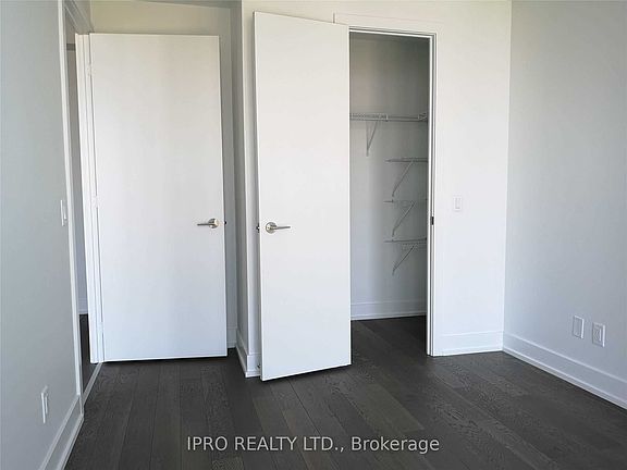 2nd image of 7 Grenville St #5807