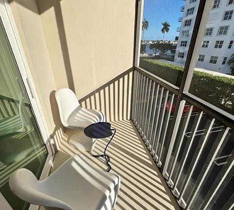 4th image of 1527 S Flagler Dr APT 204